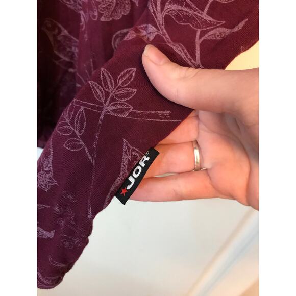 Graphic bird v-neck t-shirt - Picture 5 of 8